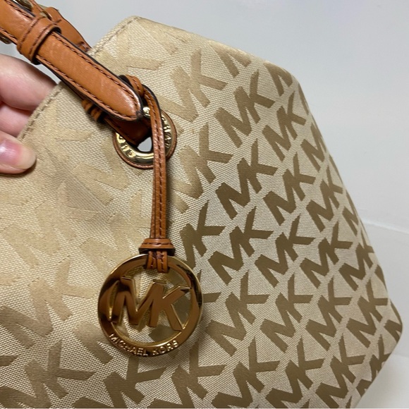 Michael Kors Jet Set Item Grab Bag Jacquard Signature Tote with Tan Leather Trim - Picture 14 of 16